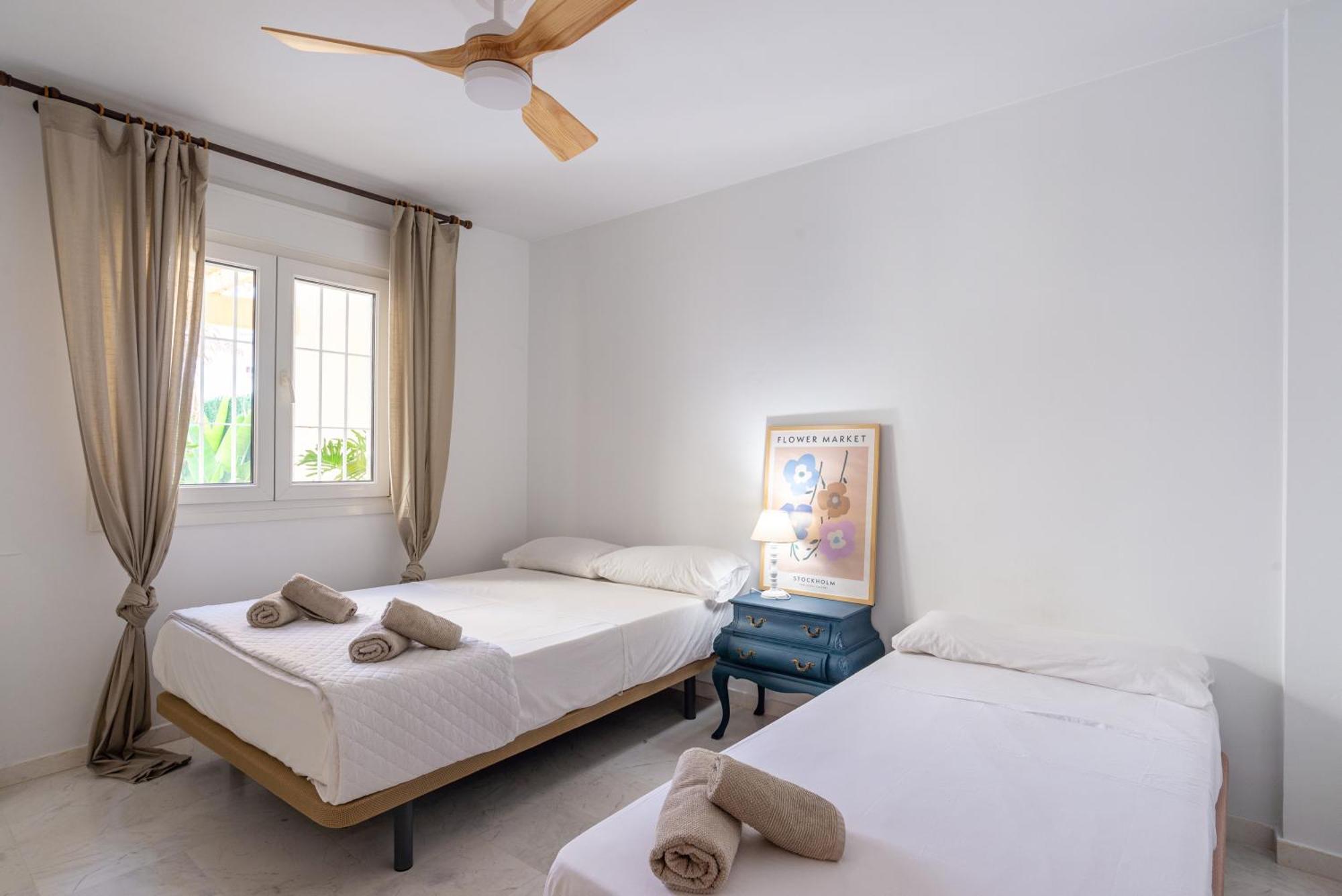 Villa Valentina - Renovated On Los Alamos Beach Torremolinos Exterior photo
