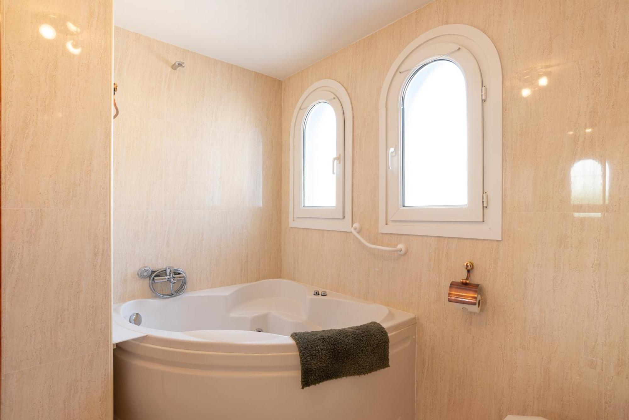Villa Valentina - Renovated On Los Alamos Beach Torremolinos Exterior photo
